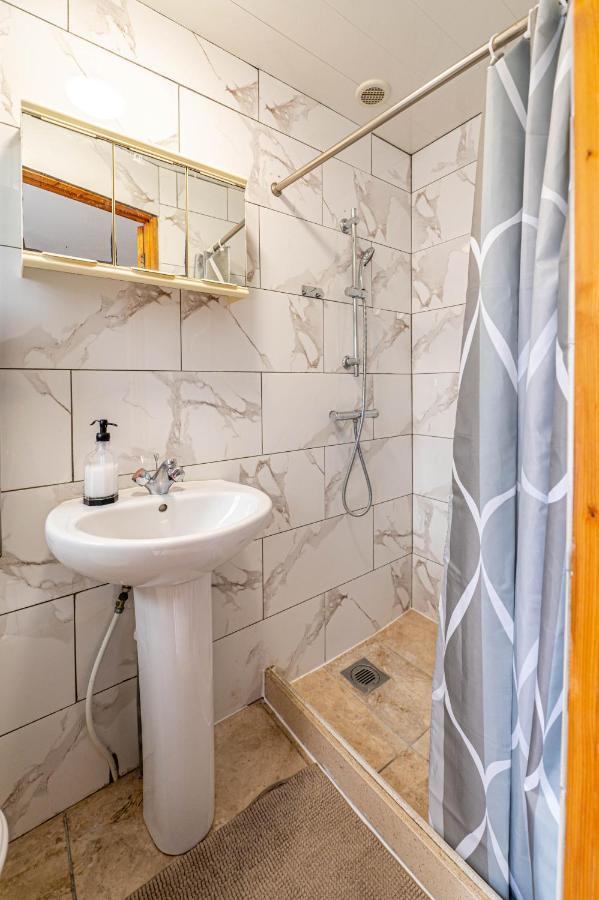 Beautiful 4 Bedrooms House, 7 Walk To Train Station Stadtteil Plumstead Exterior foto