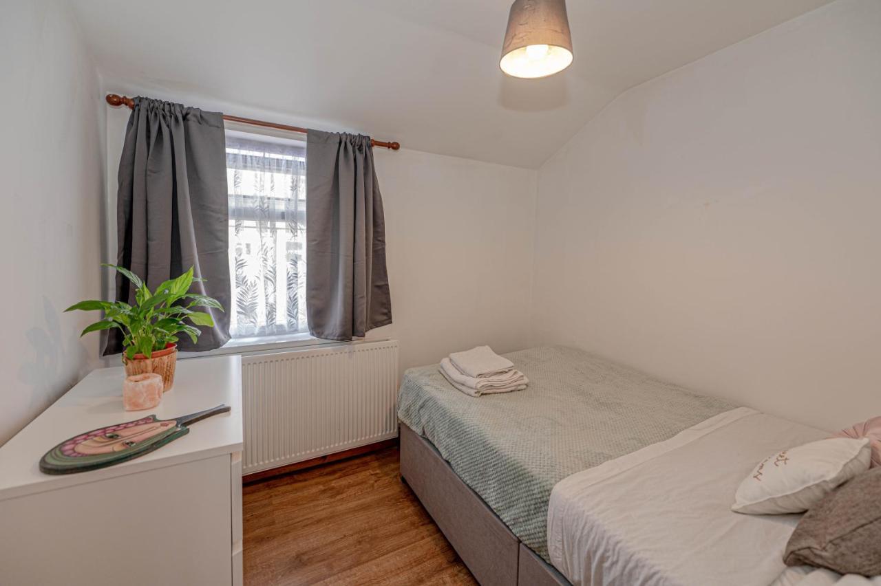 Beautiful 4 Bedrooms House, 7 Walk To Train Station Stadtteil Plumstead Exterior foto